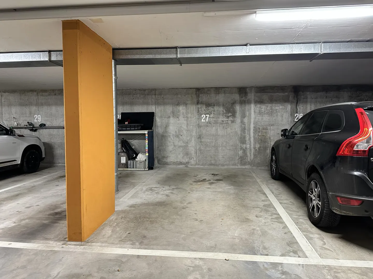 Place de parking souterrain dans un développement résidentiel - Photo 1 sur 2