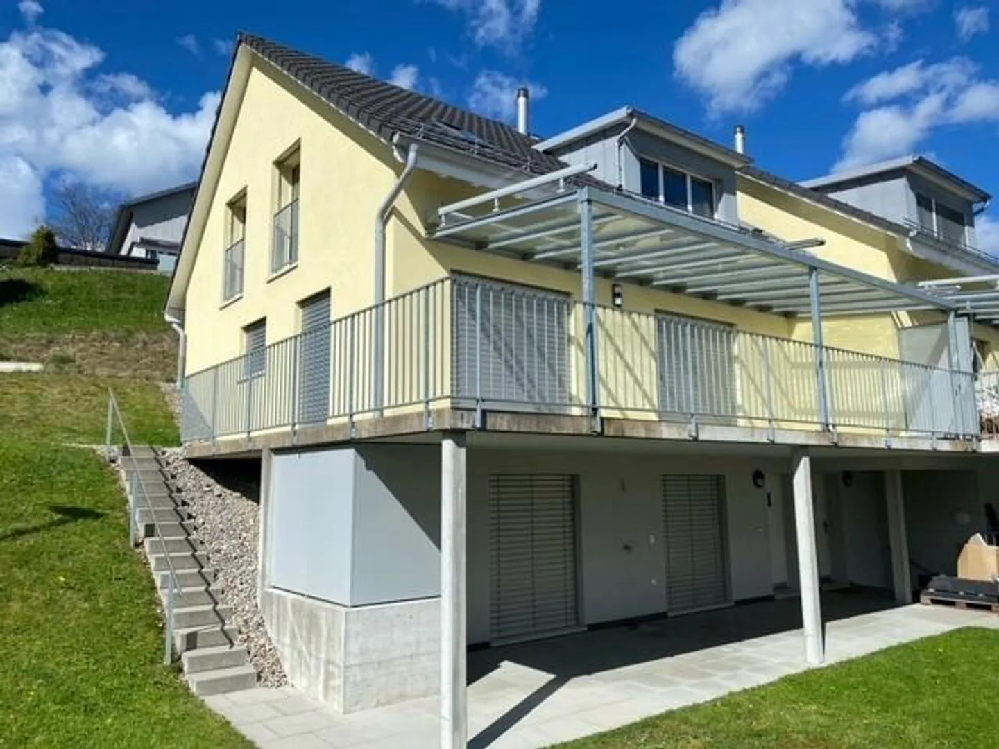 Detached single-family house in Kollbrunn - Photo 1 of 8