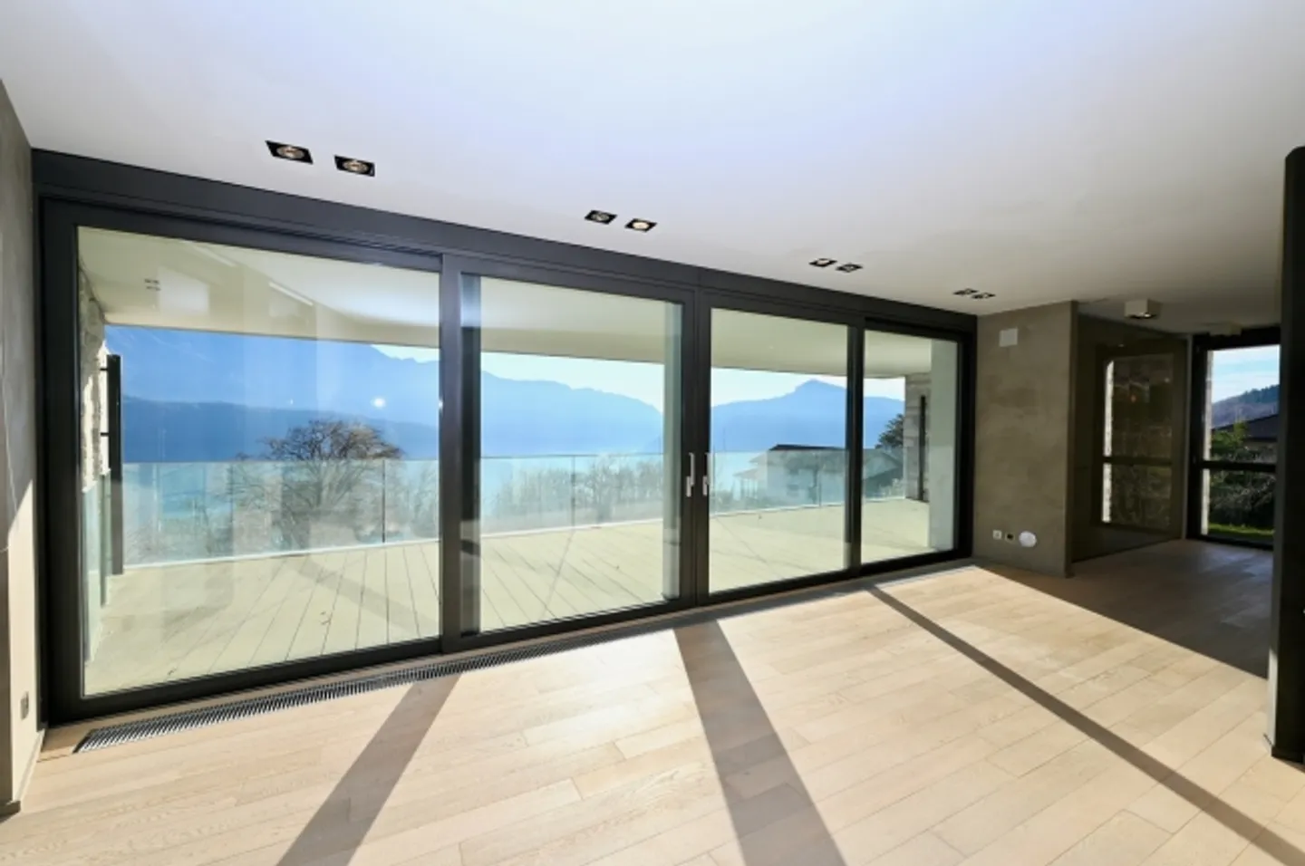 «Moderne Villa mit Panoramablick und Bauland von 1'000 m2» - Foto 13 von 20