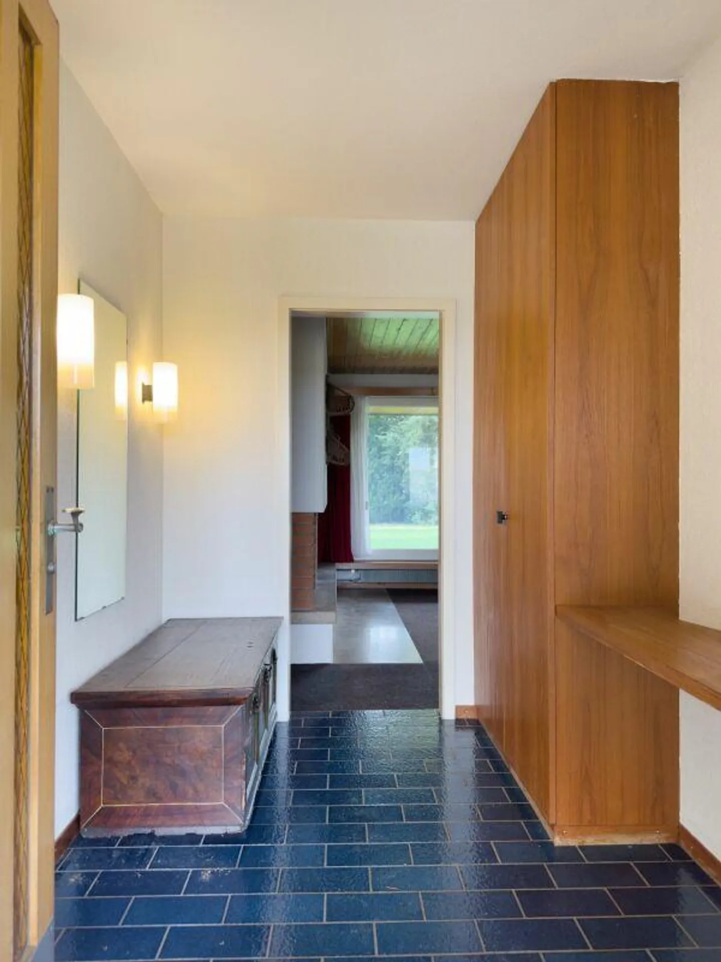 Detached 5-room single-family house in bungalow style in sunny location with versatile development opportunities - Photo 5 of 30