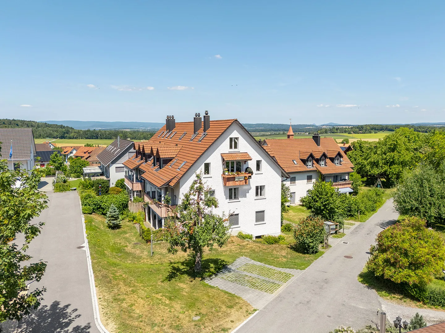 Your new home in the Zurich wine region - spacious, bright, and close to nature - Photo 2 of 7