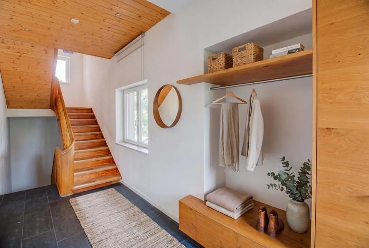 CHARM FROM TWO EPOCHS - FULLY RENOVATED SINGLE-FAMILY HOUSE - Photo 4 of 8