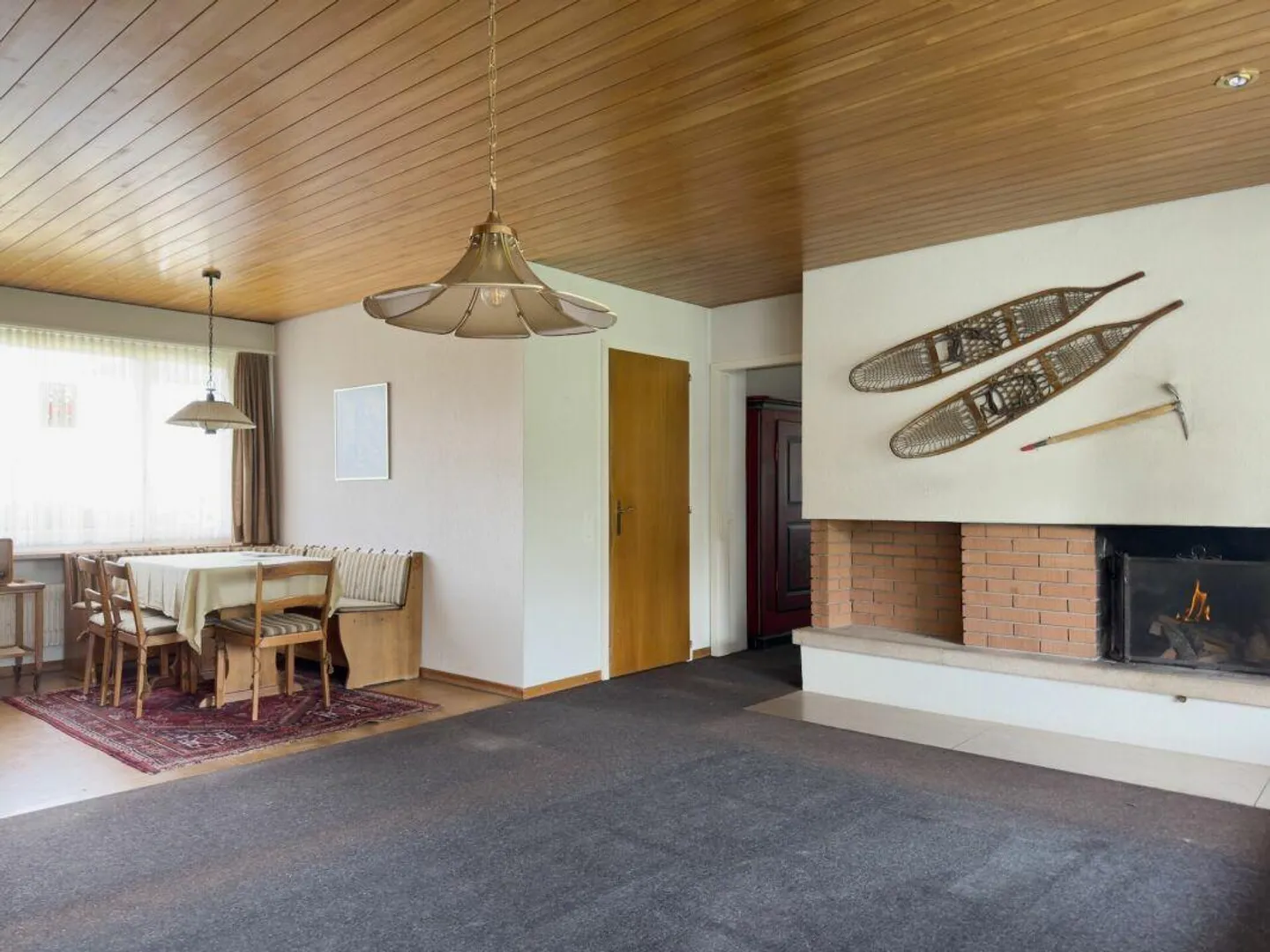 Detached 5-room single-family house in bungalow style in sunny location with versatile development opportunities - Photo 7 of 30