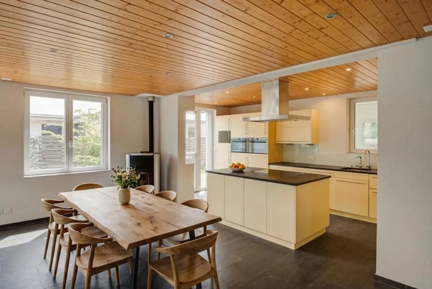 CHARM FROM TWO EPOCHS - FULLY RENOVATED SINGLE-FAMILY HOUSE - Photo 3 of 8
