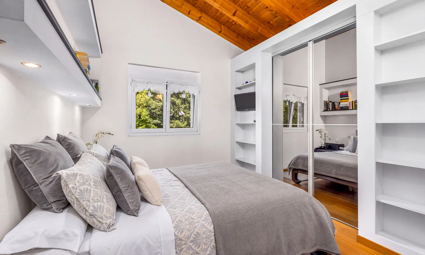 MODERNES ATTIKAWOHNUNG MIT 3,5 ZIMMERN UND TERRASSE IN VILLA LUGANESE - Foto 6 von 13