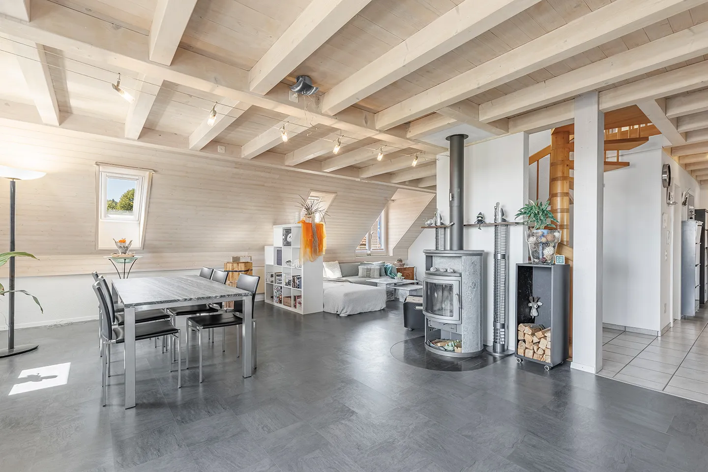 Your new home in the Zurich wine region - spacious, bright, and close to nature - Photo 7 of 7
