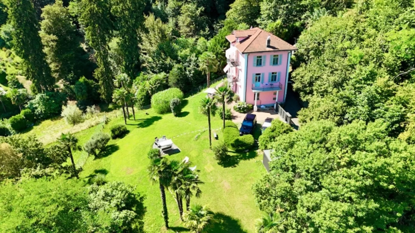 Elegant historical villa with a view of Lake Lugano - Photo 4 of 20