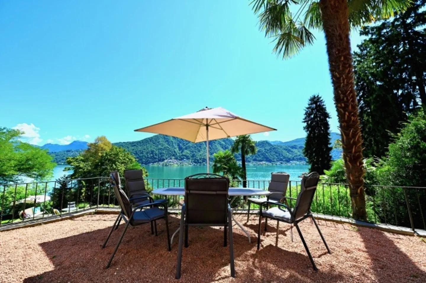 Elegant historical villa with a view of Lake Lugano - Photo 8 of 20