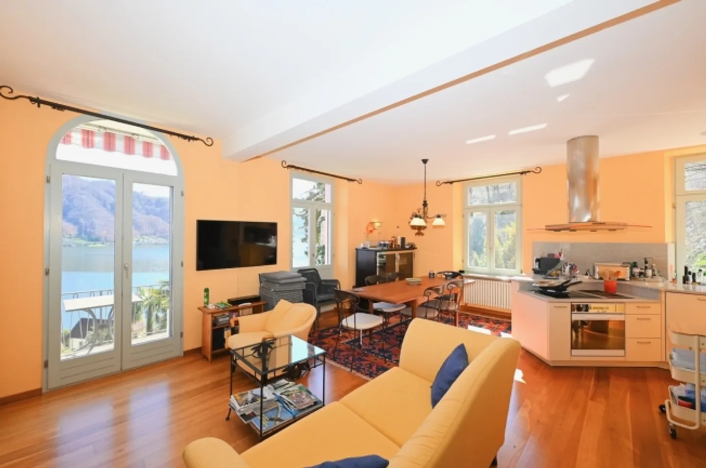 Elegant historical villa with a view of Lake Lugano - Photo 11 of 20