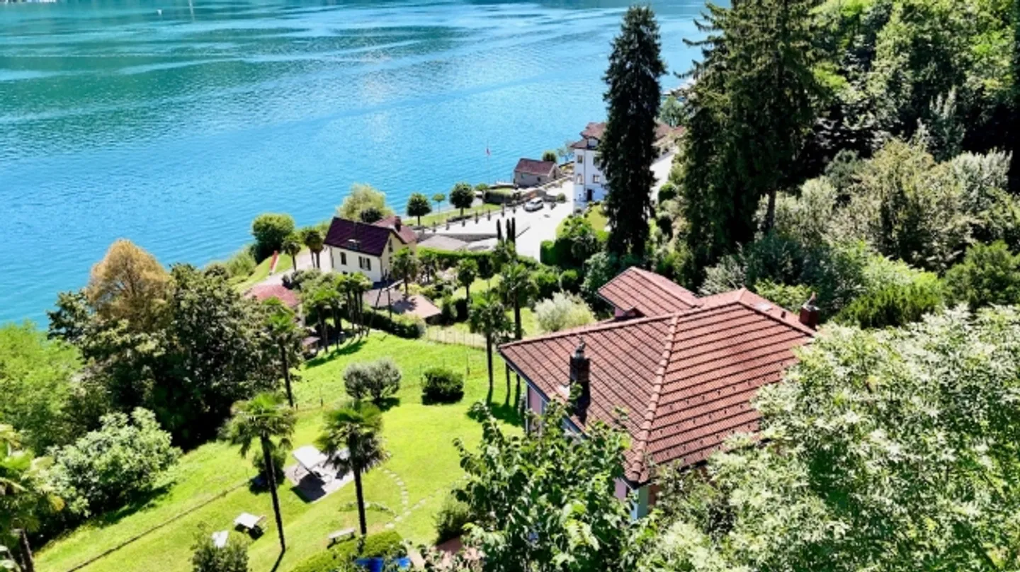 Elegant historical villa with a view of Lake Lugano - Photo 2 of 20