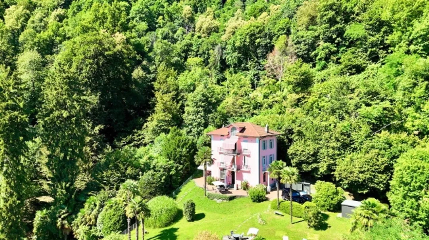 Elegant historical villa with a view of Lake Lugano - Photo 3 of 20
