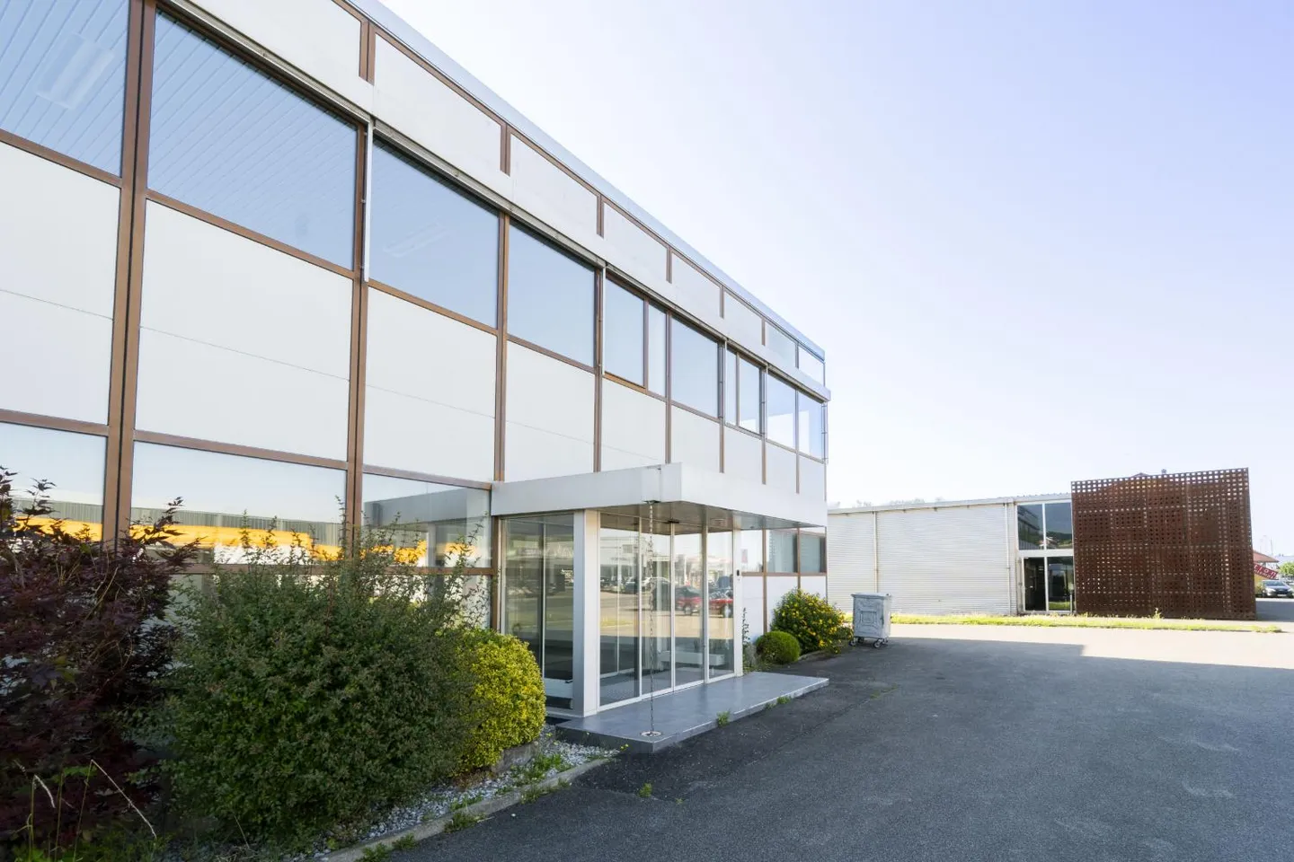 Edificio industriale e amministrativo di 960 m2 in affitto - Foto 3 di 21