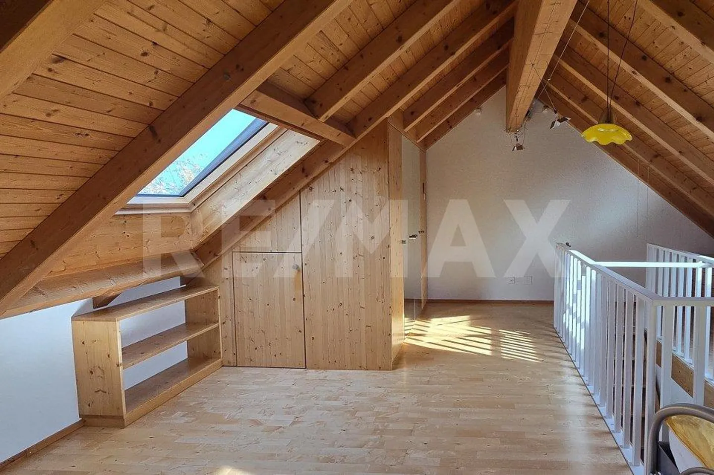 EFH - Spacieux, bien entretenu, emplacement calme et rapidement dans la ville de Liestal. - Photo 3 sur 7