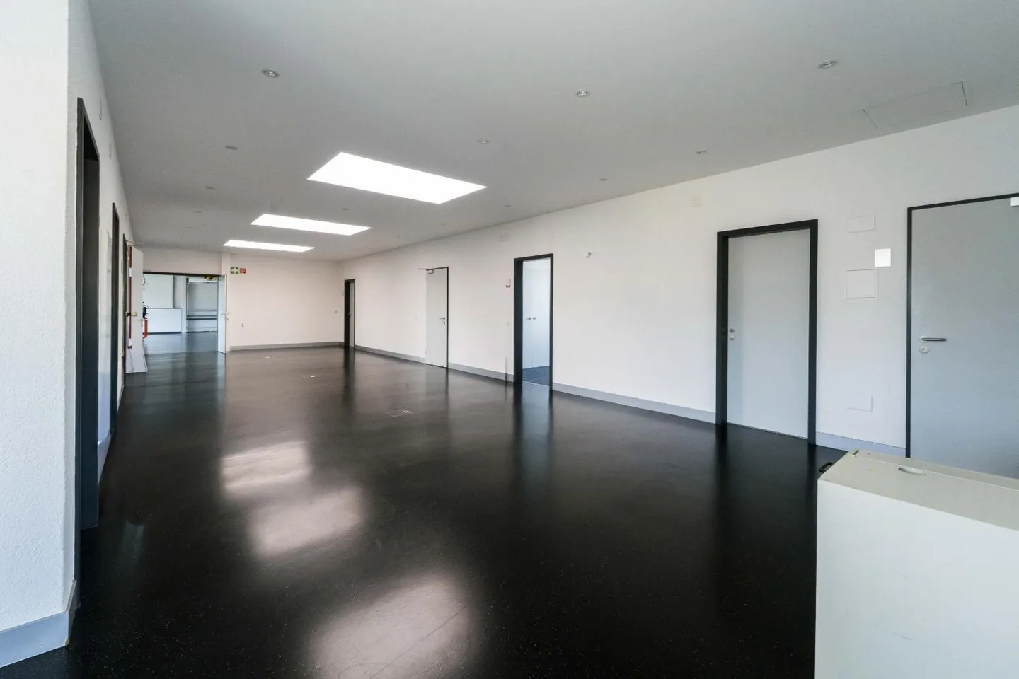 Edificio industriale e amministrativo di 960 m2 in affitto - Foto 11 di 21
