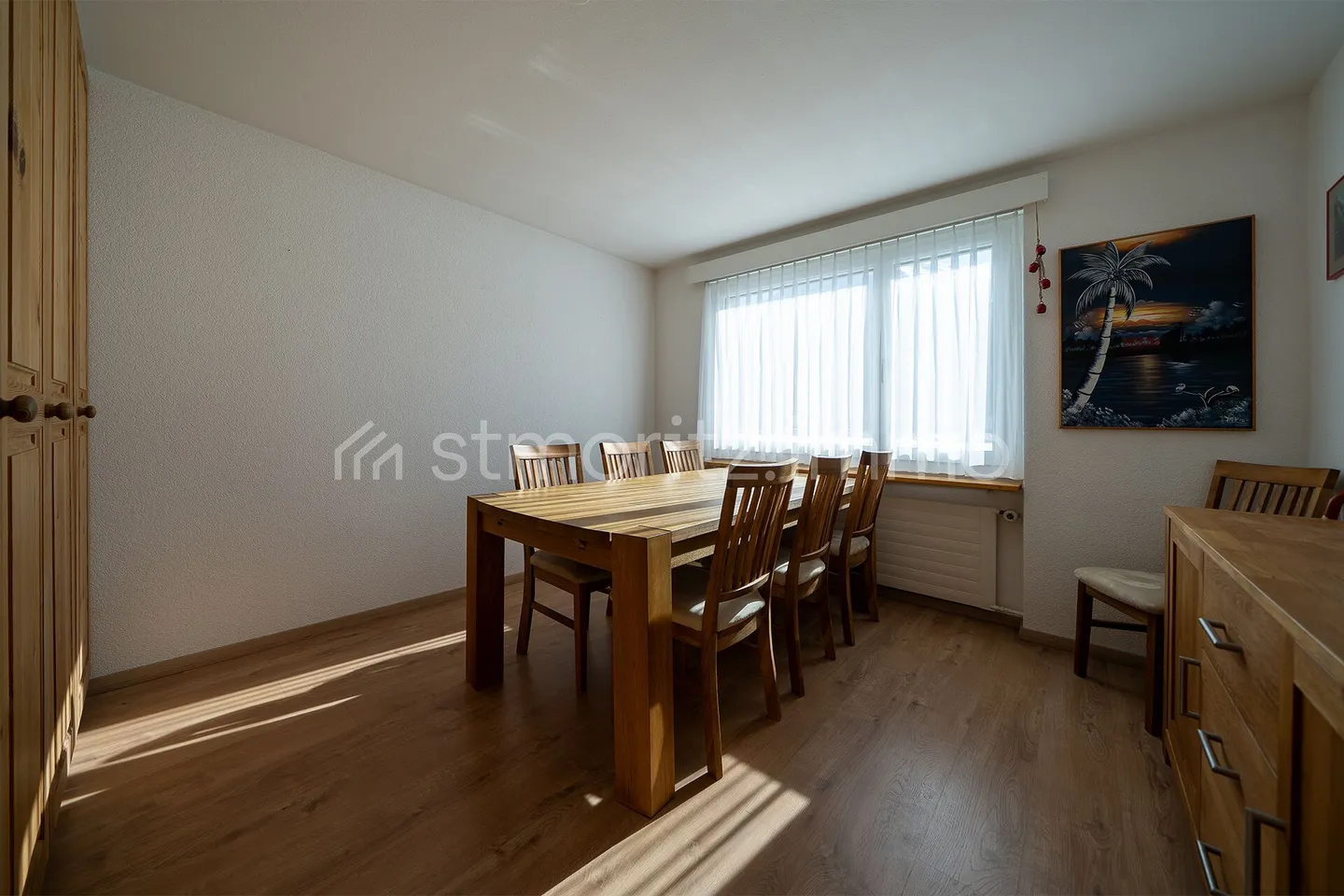 Bright 4-room apartment with south-facing balcony, unobstructed mountain views and private garage box - Photo 2 of 13