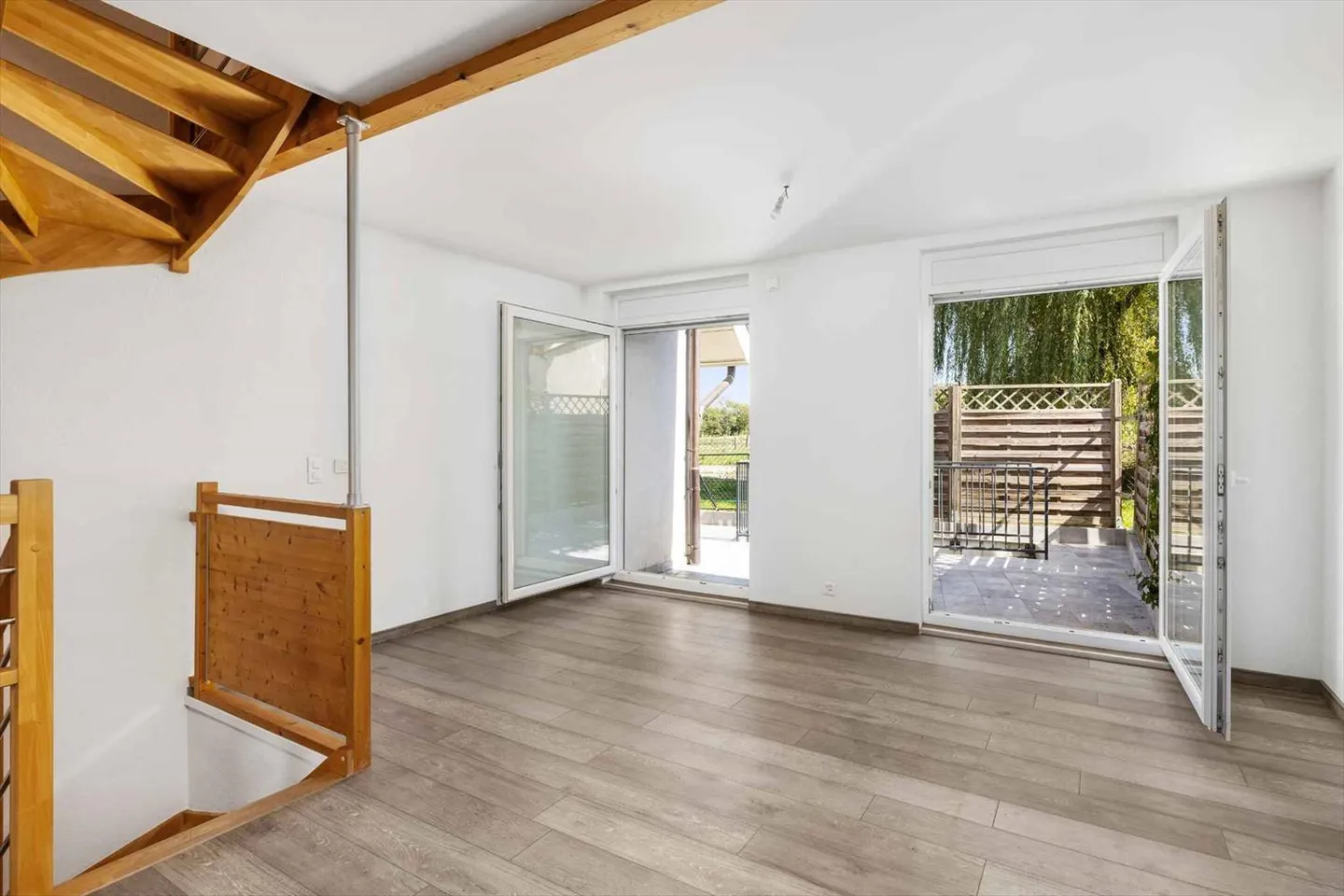 Ecological and refined triplex in the heart of Perroy - Photo 3 of 12