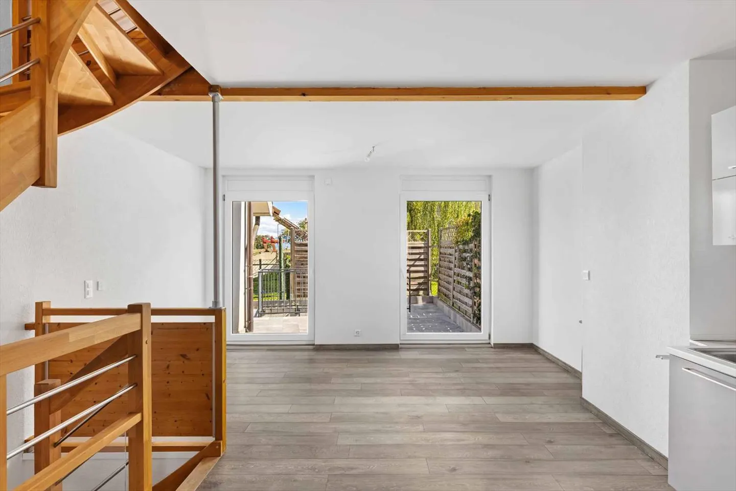 Ecological and refined triplex in the heart of Perroy - Photo 4 of 12