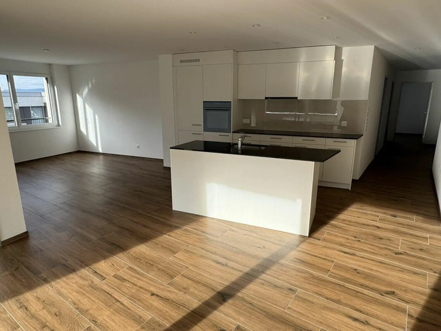 Bright and modern 4.5 room apartment - Photo 2 of 8