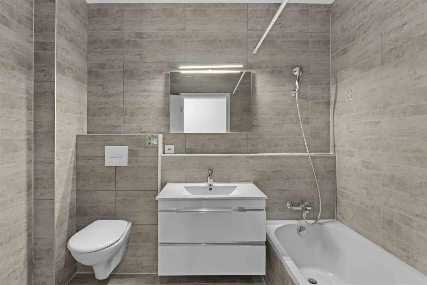 Ecological and refined triplex in the heart of Perroy - Photo 8 of 12