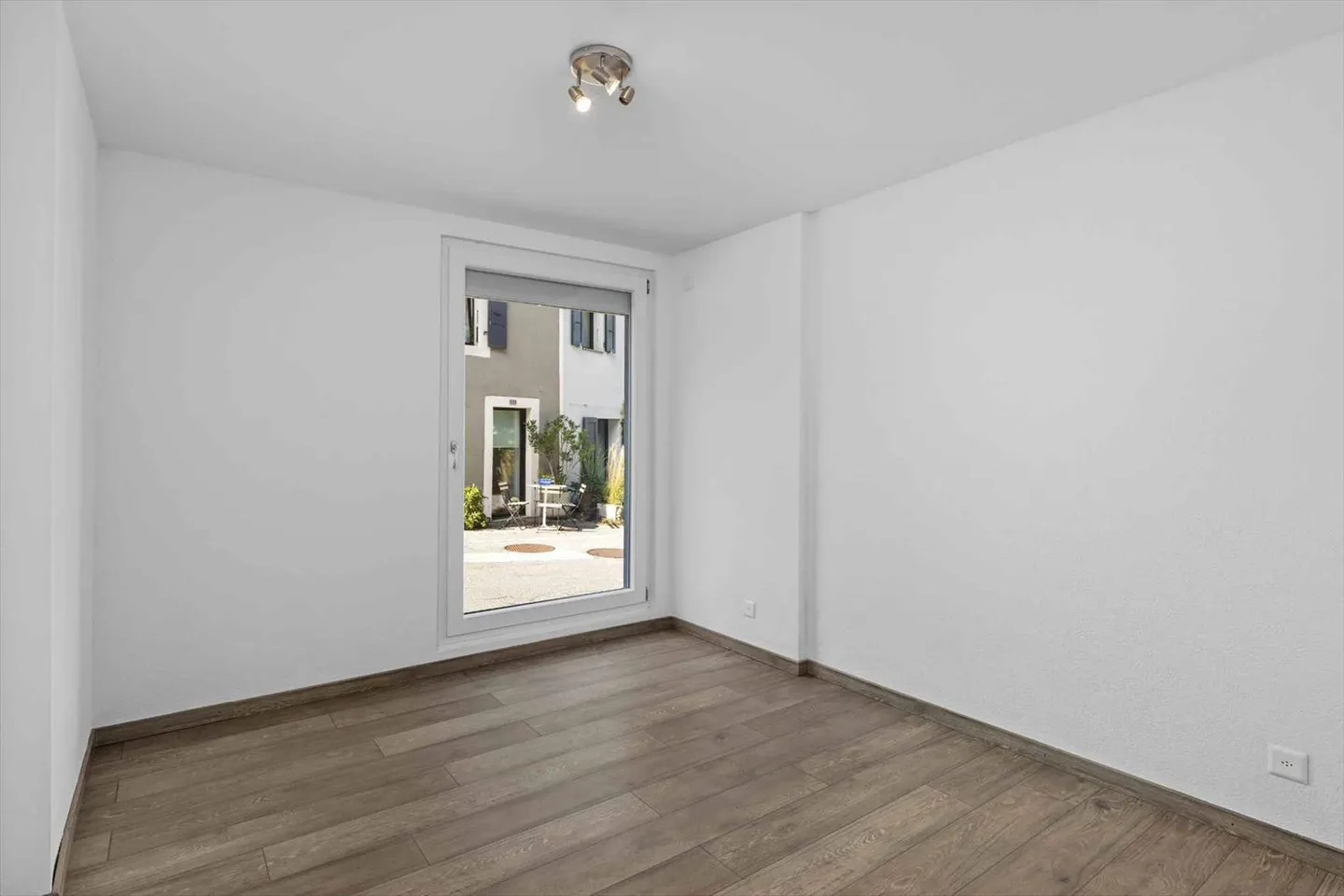 Ecological and refined triplex in the heart of Perroy - Photo 9 of 12