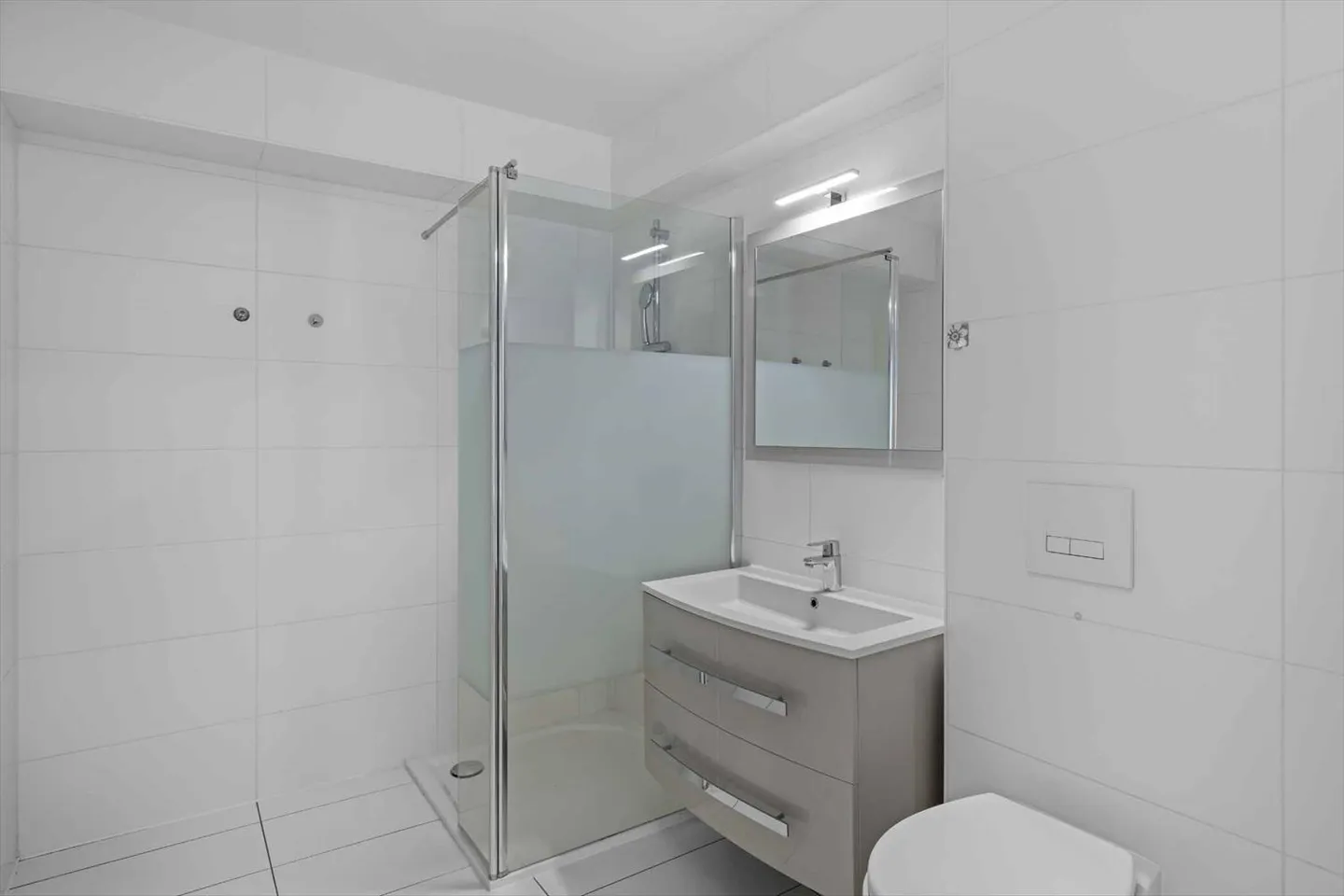 Ecological and refined triplex in the heart of Perroy - Photo 10 of 12