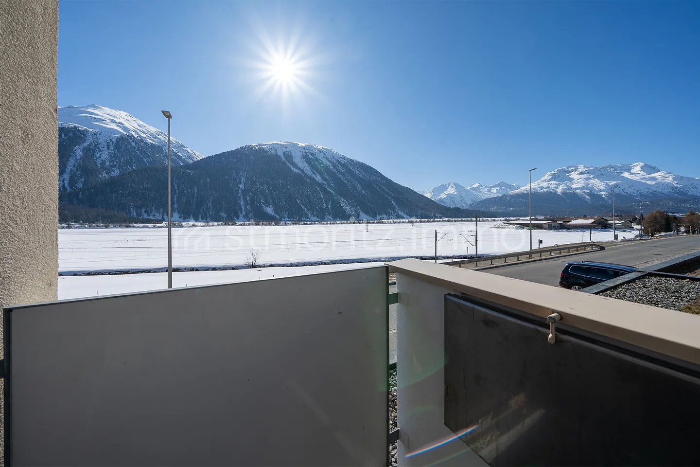 Bright 4-room apartment with south-facing balcony, unobstructed mountain views and private garage box - Photo 8 of 13