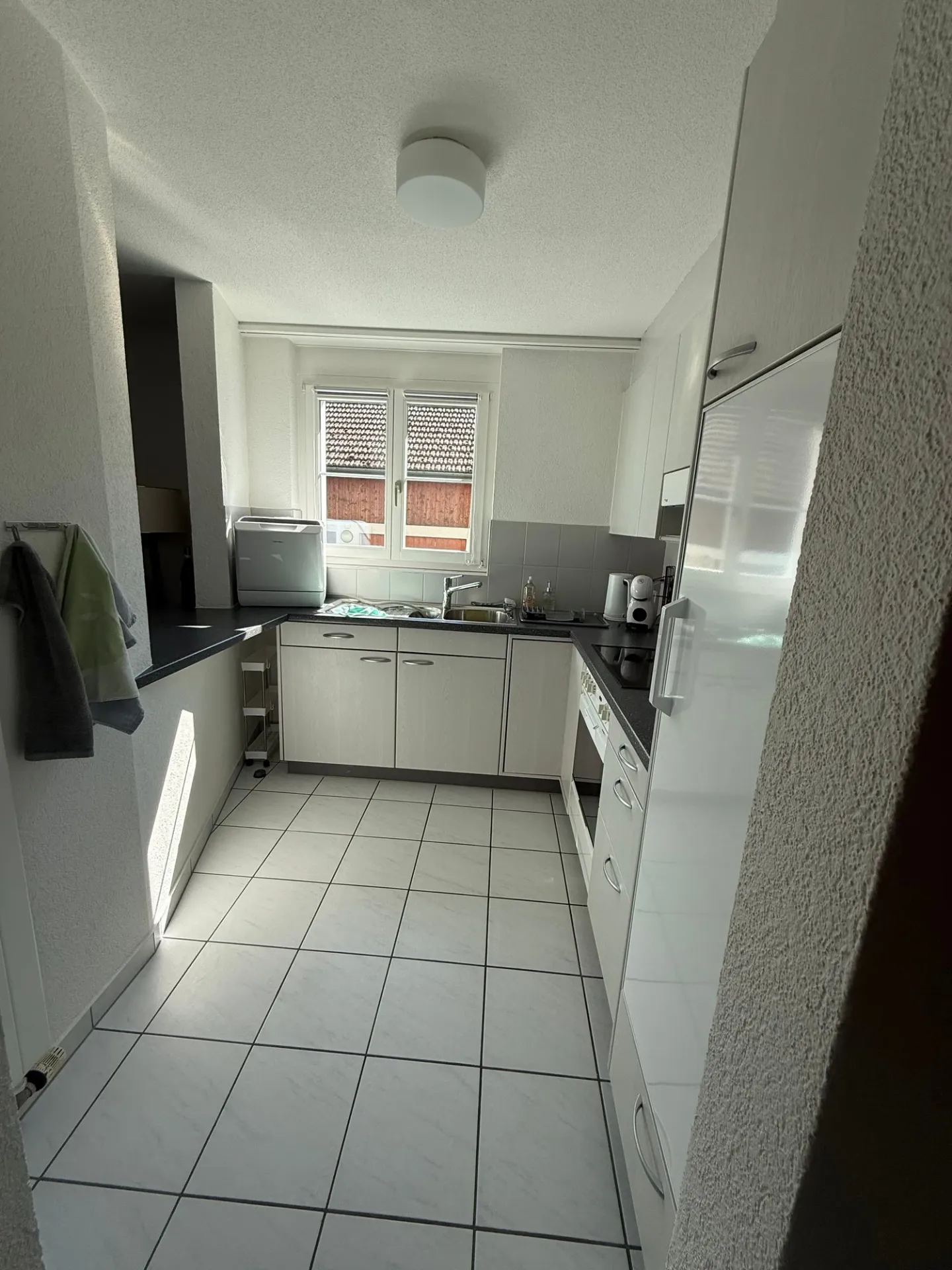 Central, lumineux et confortable : appartement de 2,5 pièces à Niederwil - Photo 2 sur 9