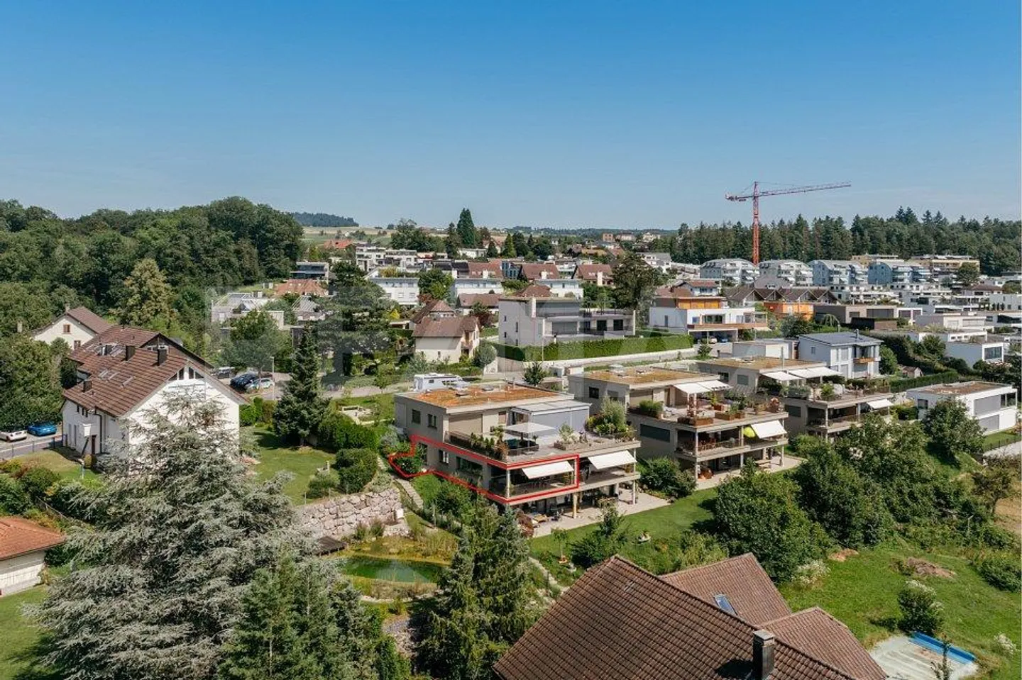 Soleggiato, panoramico e fiscalmente vantaggioso: moderno appartamento di 3½ stanze - Foto 2 di 13