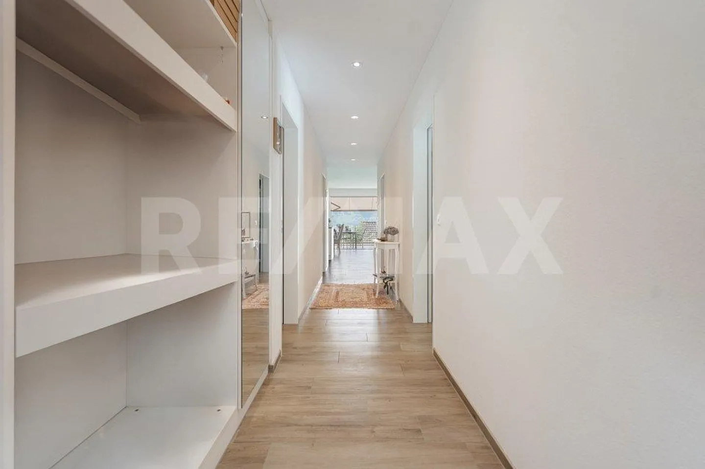 Soleggiato, panoramico e fiscalmente vantaggioso: moderno appartamento di 3½ stanze - Foto 10 di 13