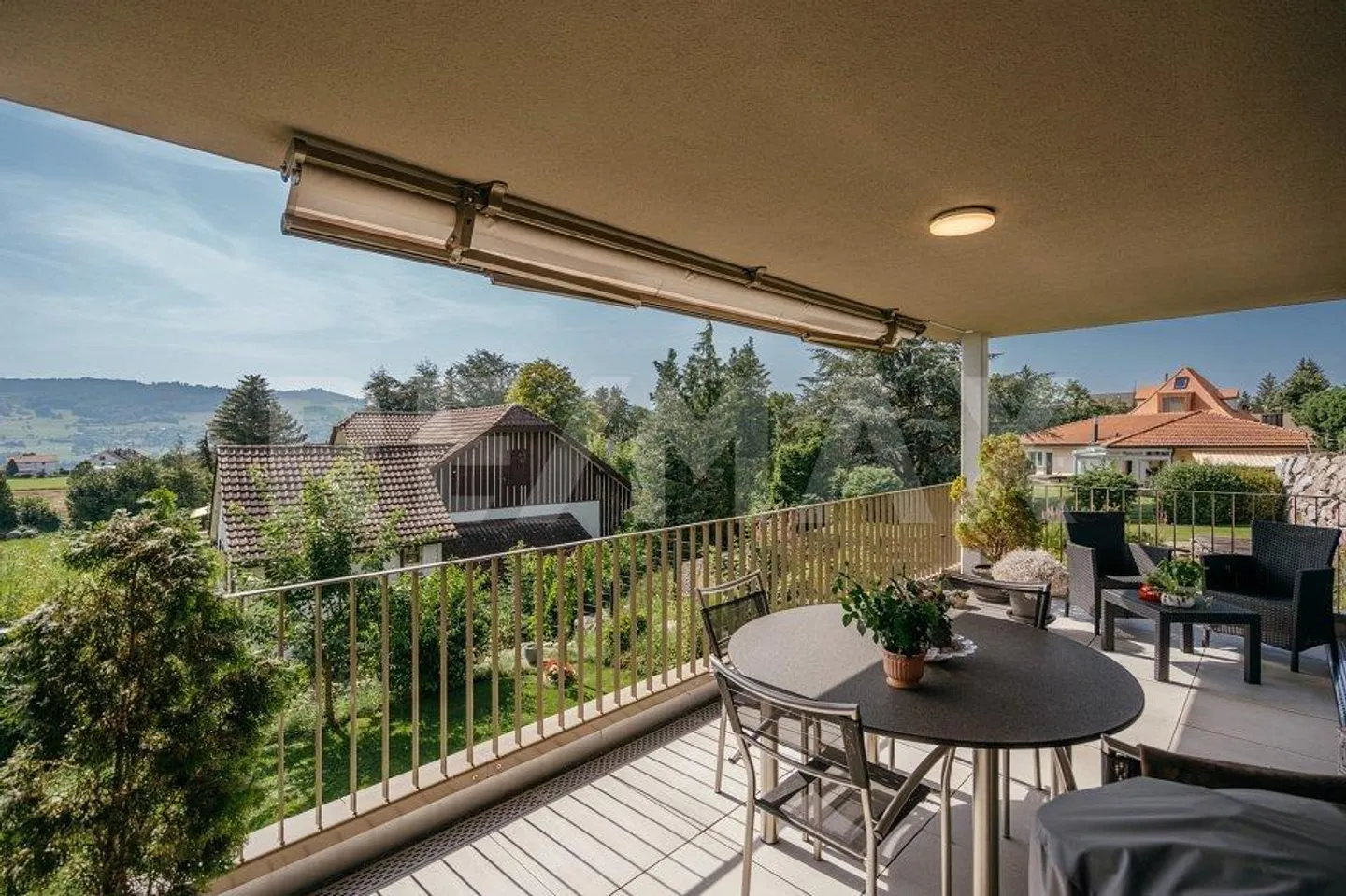 Soleggiato, panoramico e fiscalmente vantaggioso: moderno appartamento di 3½ stanze - Foto 11 di 13