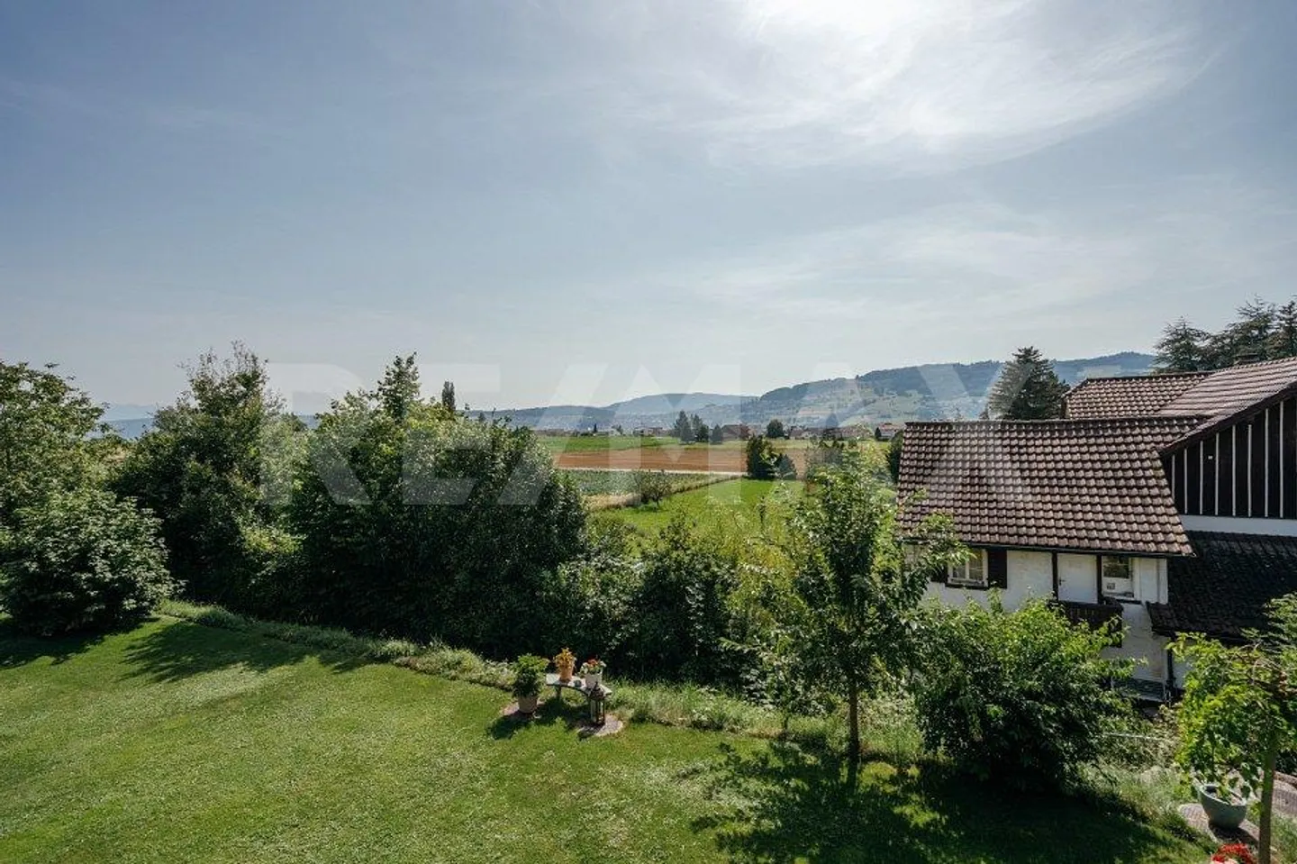 Soleggiato, panoramico e fiscalmente vantaggioso: moderno appartamento di 3½ stanze - Foto 12 di 13