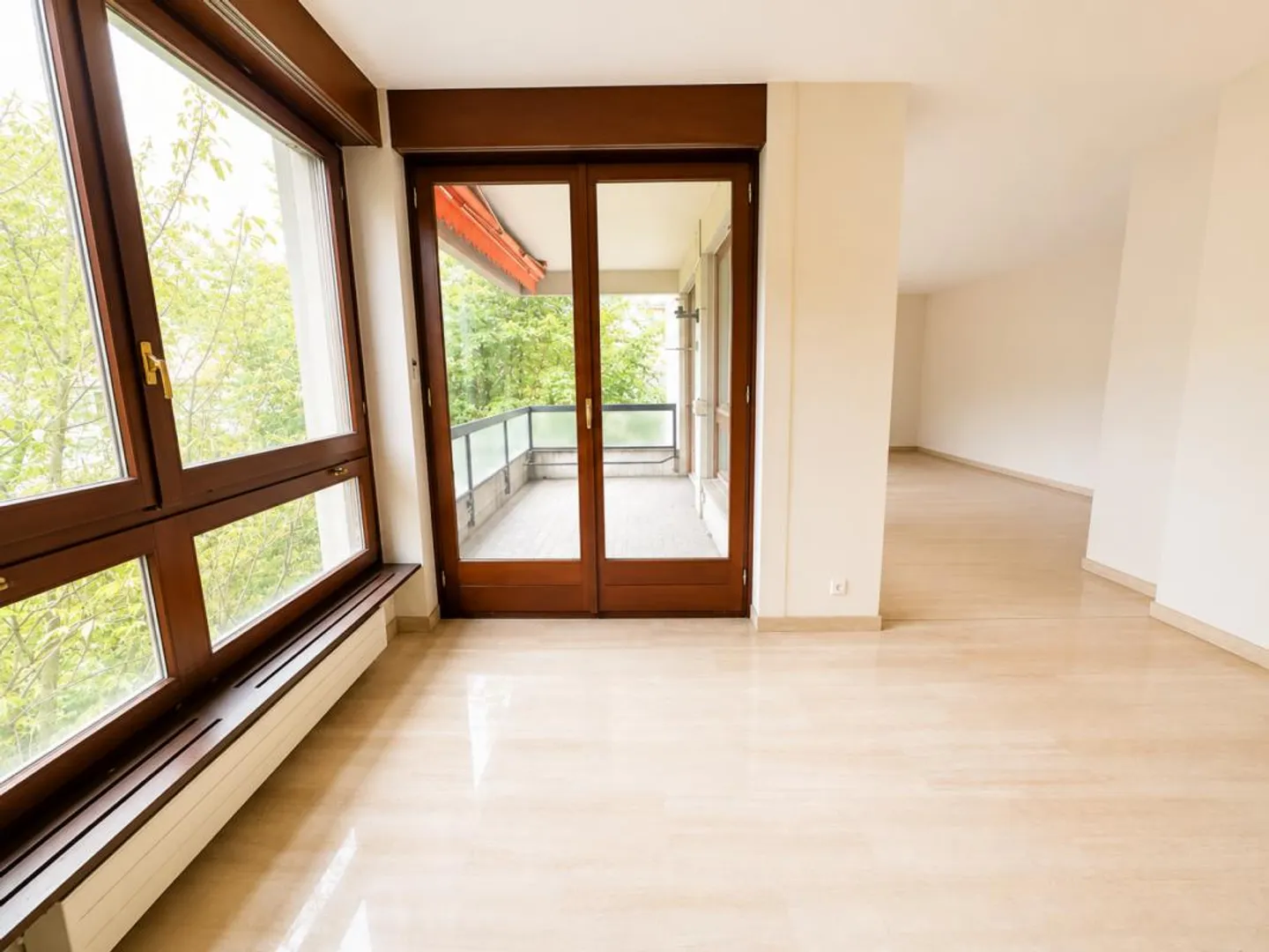 Large Apartment with Terrace - Photo 2 of 6