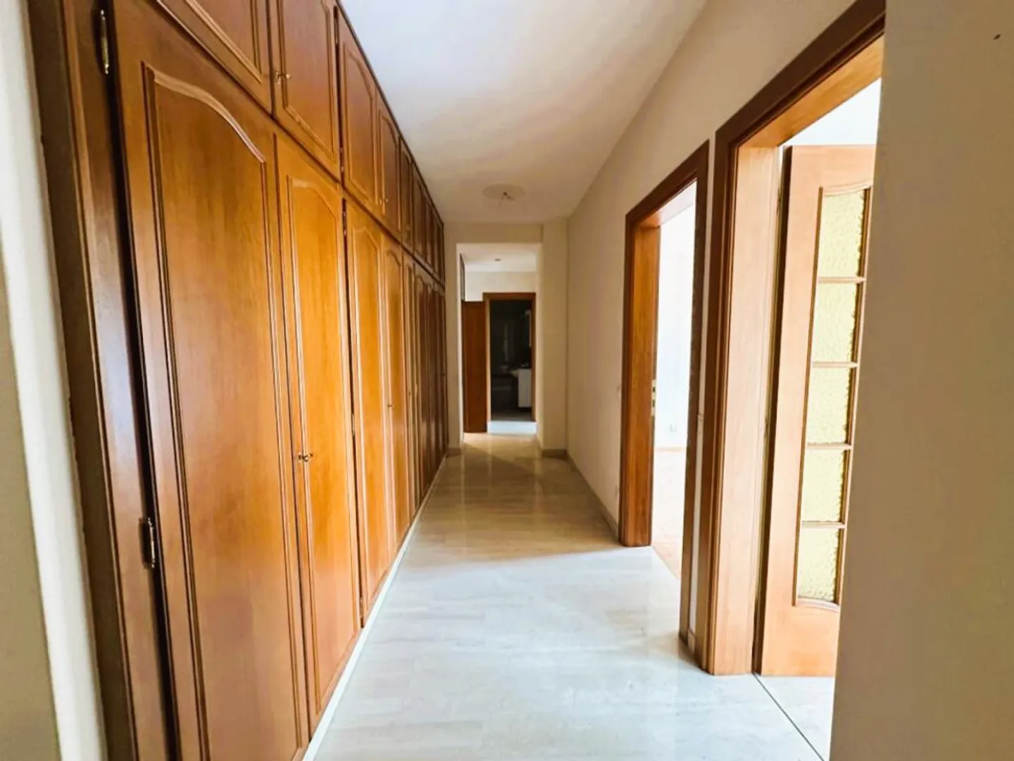 Large Apartment with Terrace - Photo 3 of 6