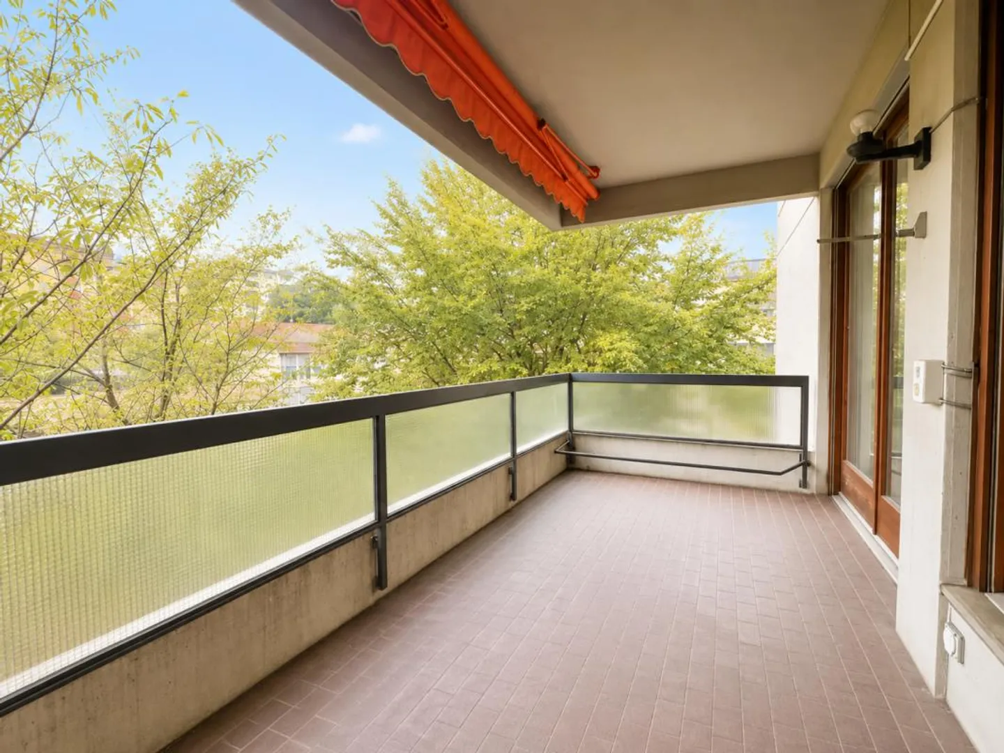 Large Apartment with Terrace - Photo 4 of 6