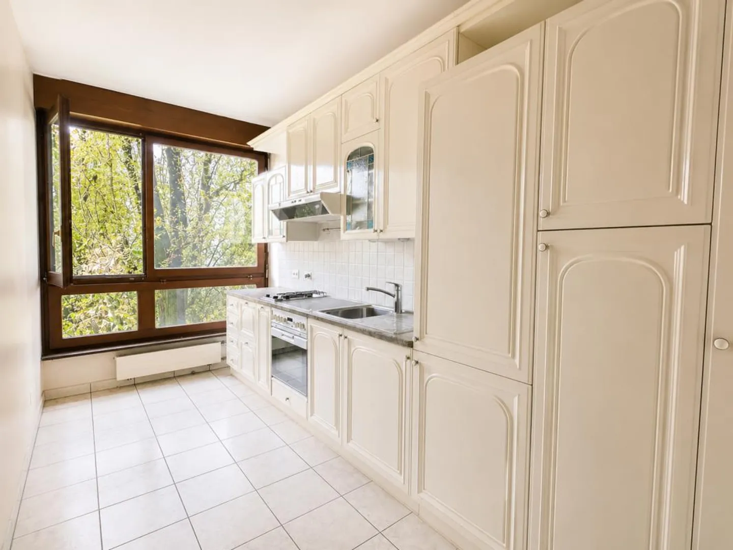Large Apartment with Terrace - Photo 5 of 6