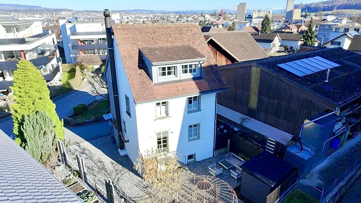 Exklusives Renoviertes Einfamilienhaus - Foto 2 von 15