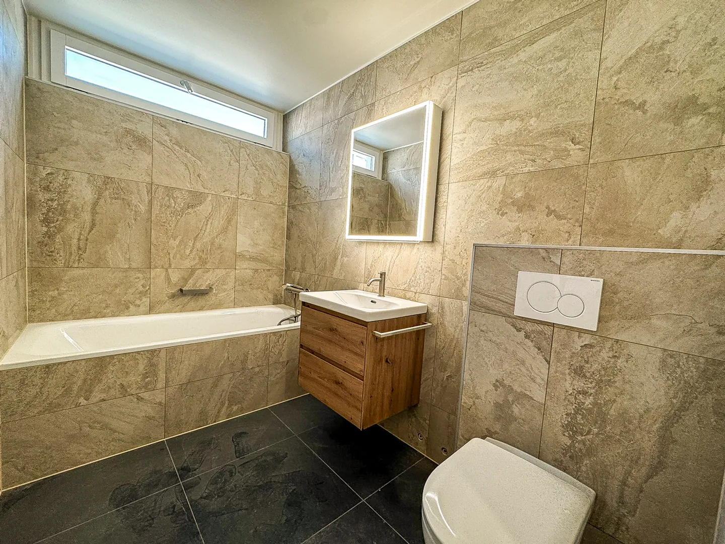 BROC - Magnificent 4.5-room apartment completely renovated - Photo 12 of 18