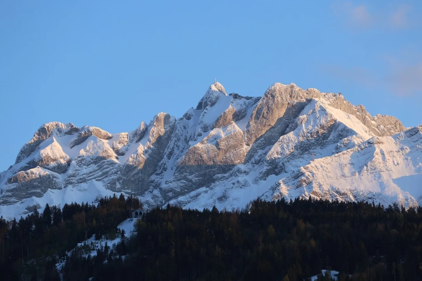 Ampio appartamento di 5 stanze con camino e vista diretta sul Pilatus - Foto 13 di 13