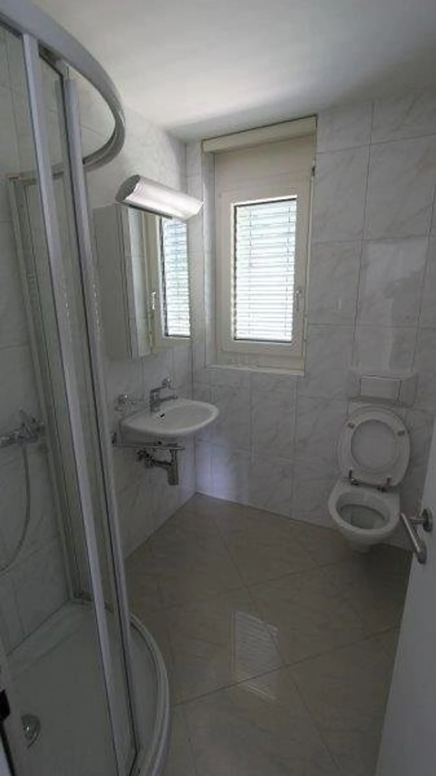 Ampio appartamento di 5 stanze con camino e vista diretta sul Pilatus - Foto 5 di 13