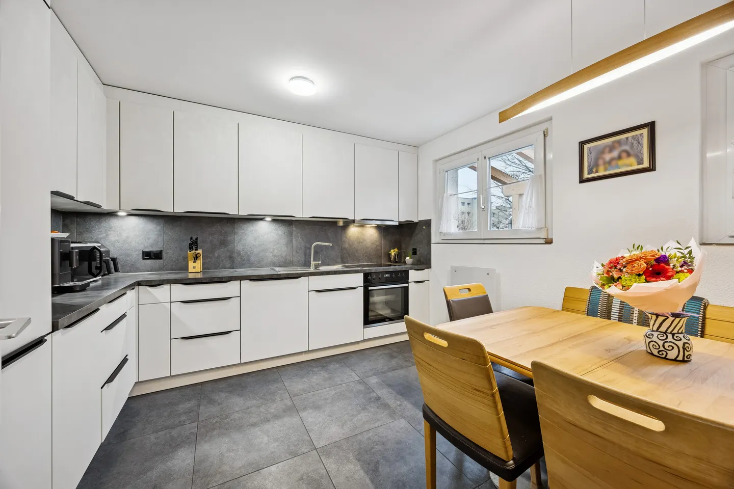 Casa a schiera ristrutturata con stile di 5,5 stanze e 166 m² di comfort abitativo e grande terrazza - Foto 2 di 8