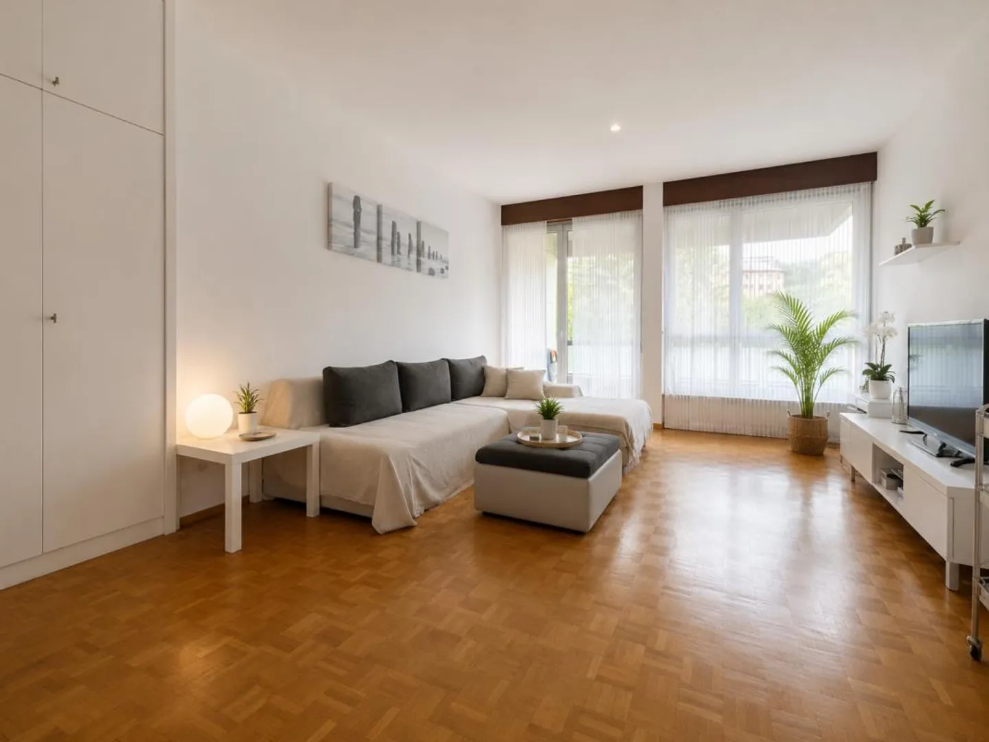 Spacious 2.5-room apartment - Photo 2 of 4