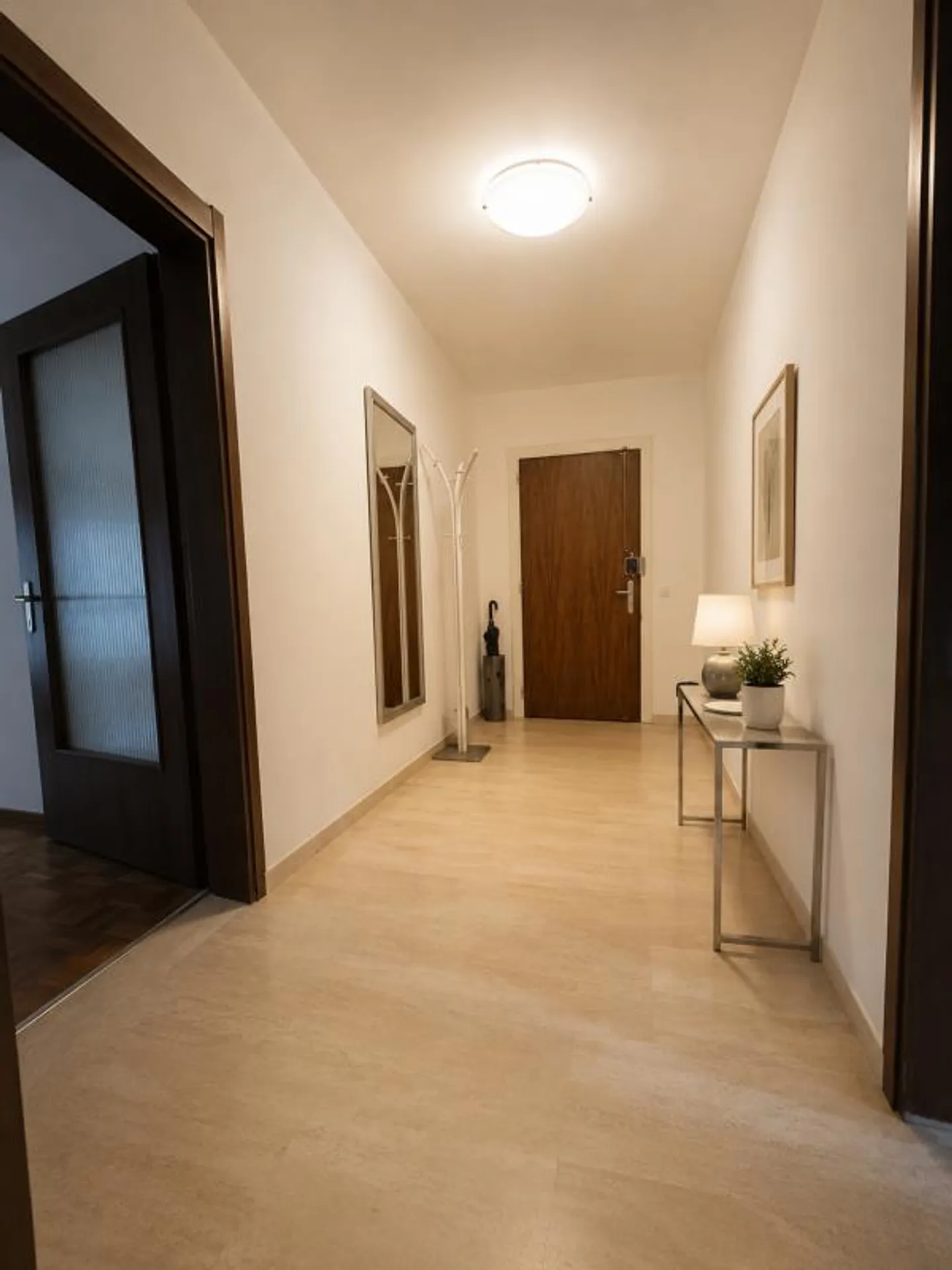 Spacious 2.5-room apartment - Photo 3 of 4