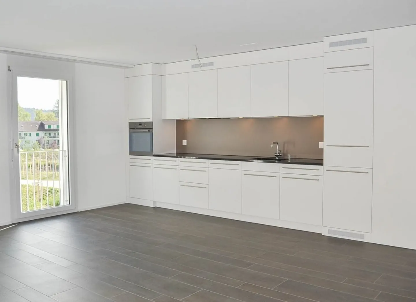 Bright and spacious 2.5-room apartment in Jardin du Paradis - Photo 1 of 9