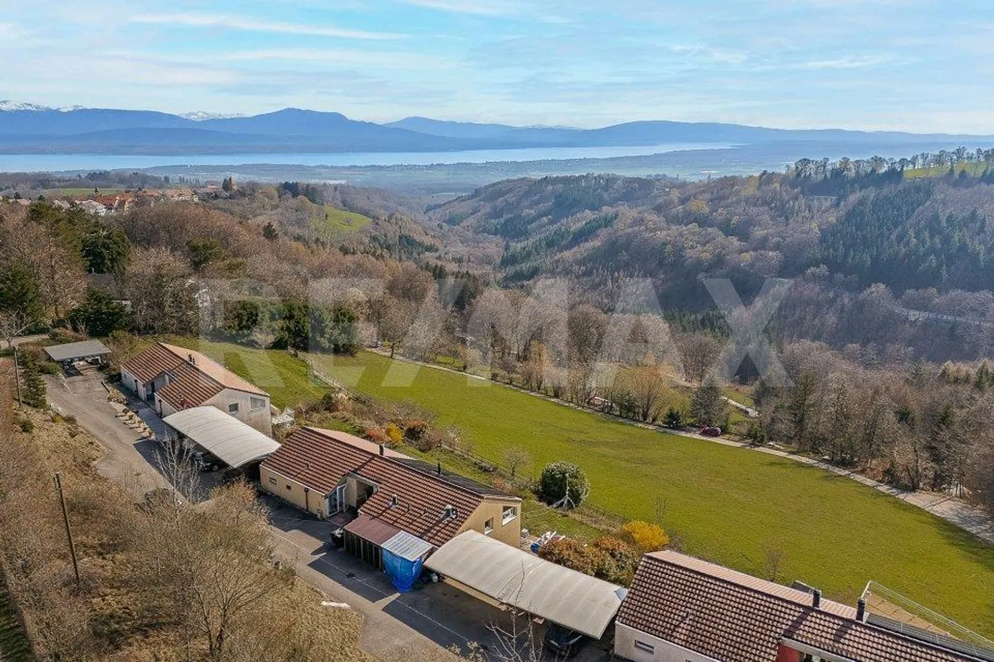 Single house for sale - Photo 1 of 13