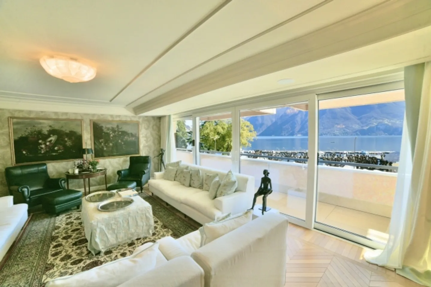 Elegant Luxury Apartment with Garden on the Shore of Lake Lugano - Photo 3 of 11