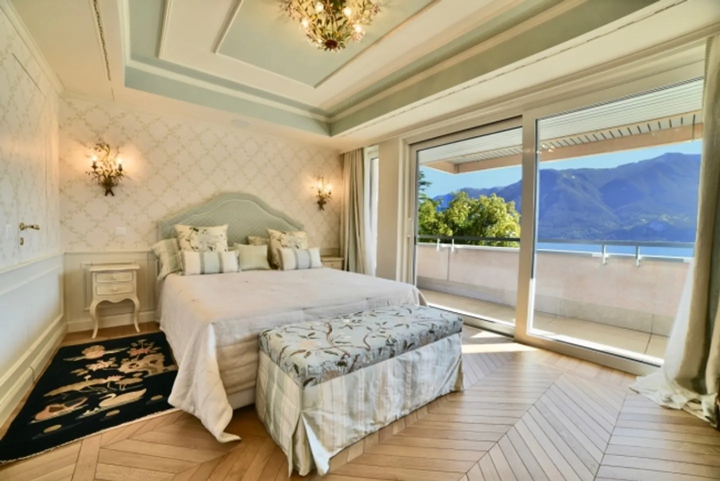 Elegant Luxury Apartment with Garden on the Shore of Lake Lugano - Photo 5 of 11