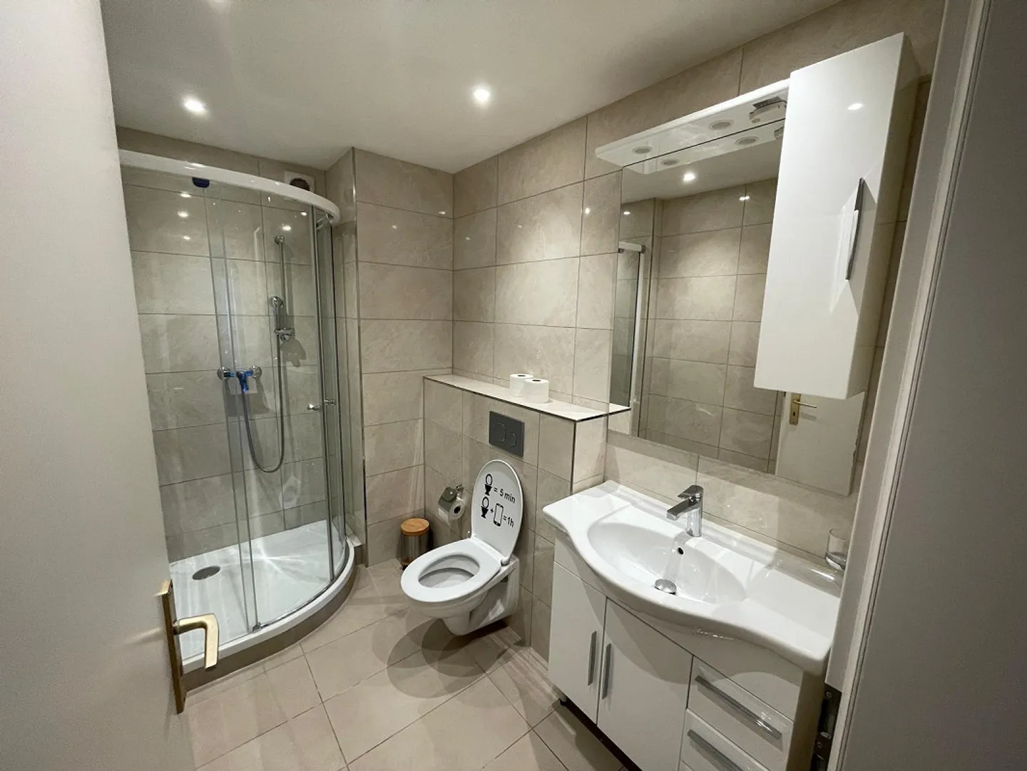 Furnished WG Room in Gersau - Renovated and in the Heart of Gersau - Photo 4 of 7