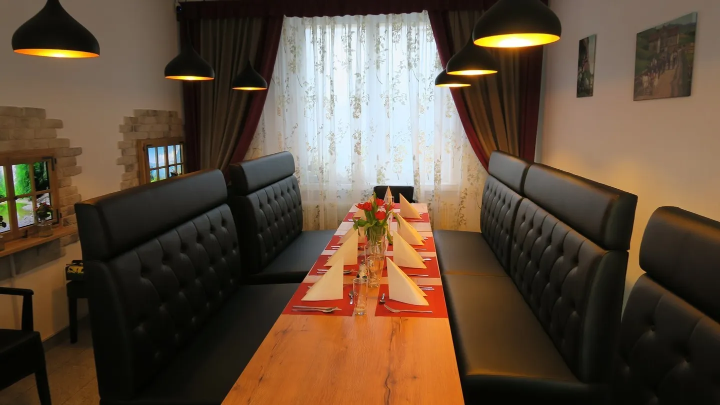 Caffè con negozio in vendita, completamente arredato - come nuovo, con stile e qualità. - Foto 1 di 13