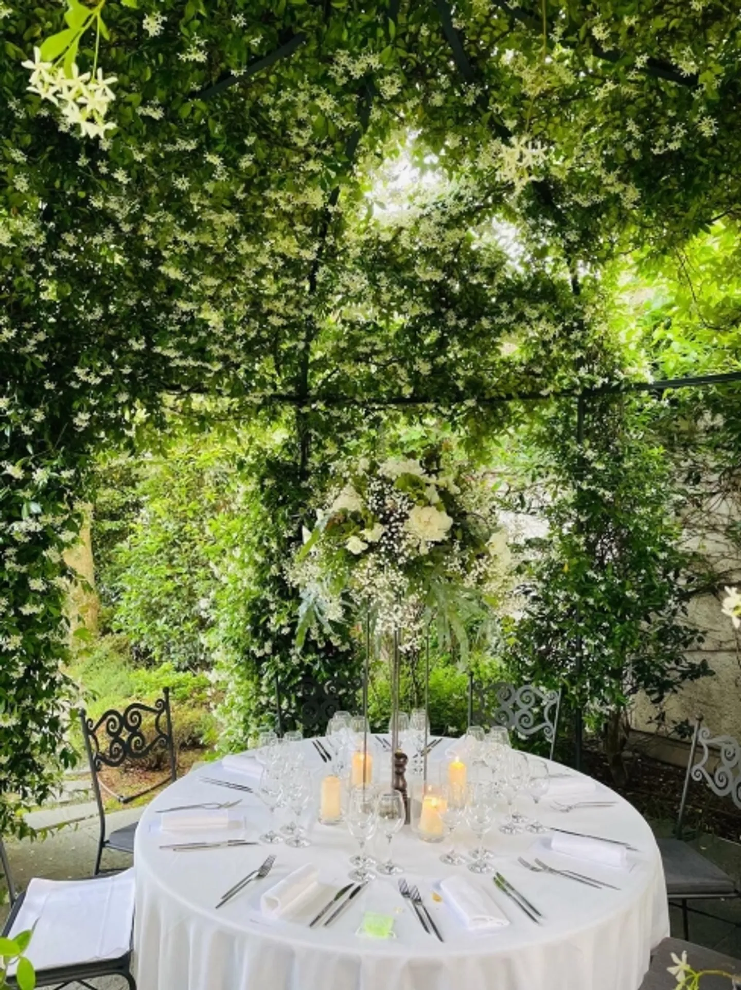 Elegant Luxury Apartment with Garden on the Shore of Lake Lugano - Photo 9 of 11