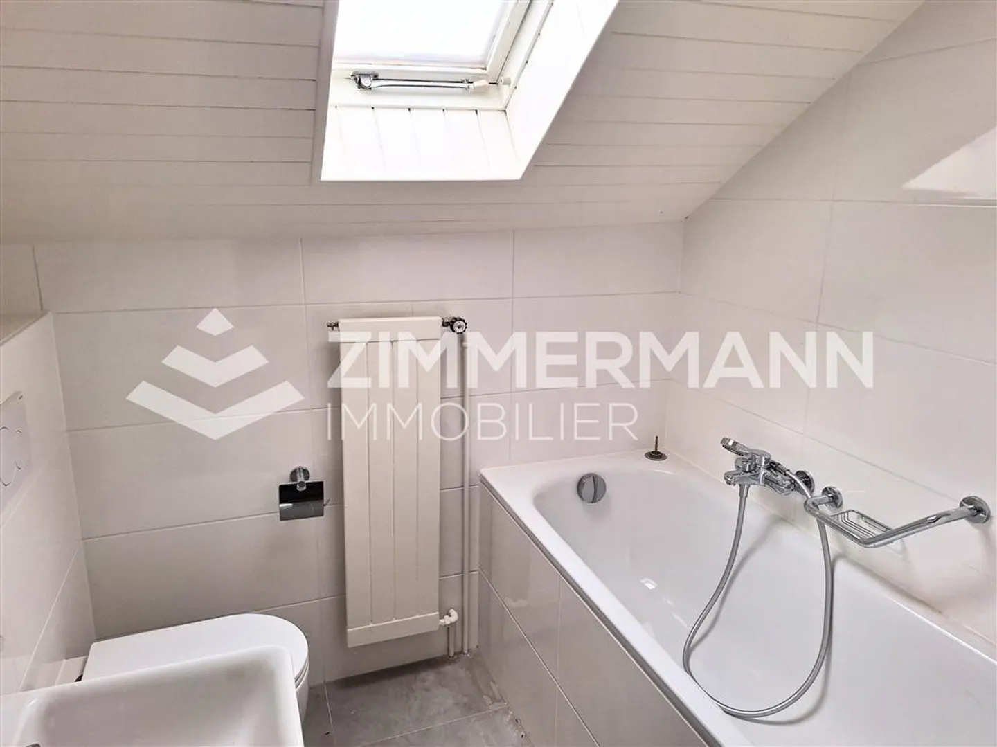 Studio mansardato ristrutturato - Foto 3 di 6